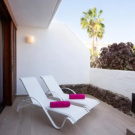 Daire Parque Santiago 1, Brand New With Heated Pool! Playa de las Américas